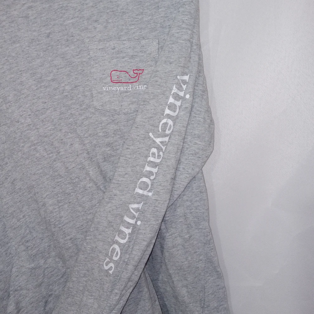 Vineyard Vines Boys Long-Sleeve Two 2 Tone Vintage Whale Pocket T-Shirt, M - Picture 2 of 8